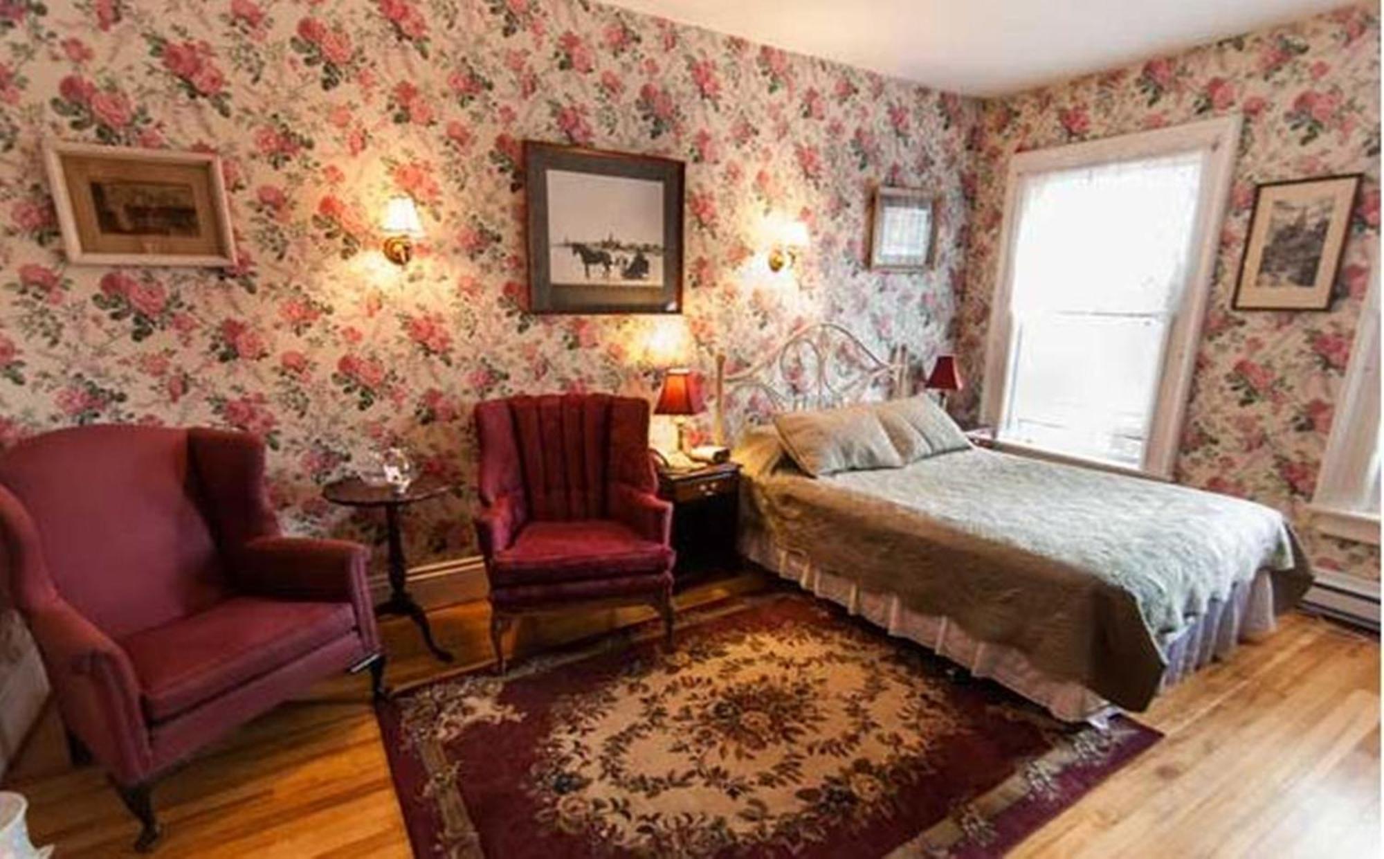 Carriage House Inn Fredericton Exterior photo