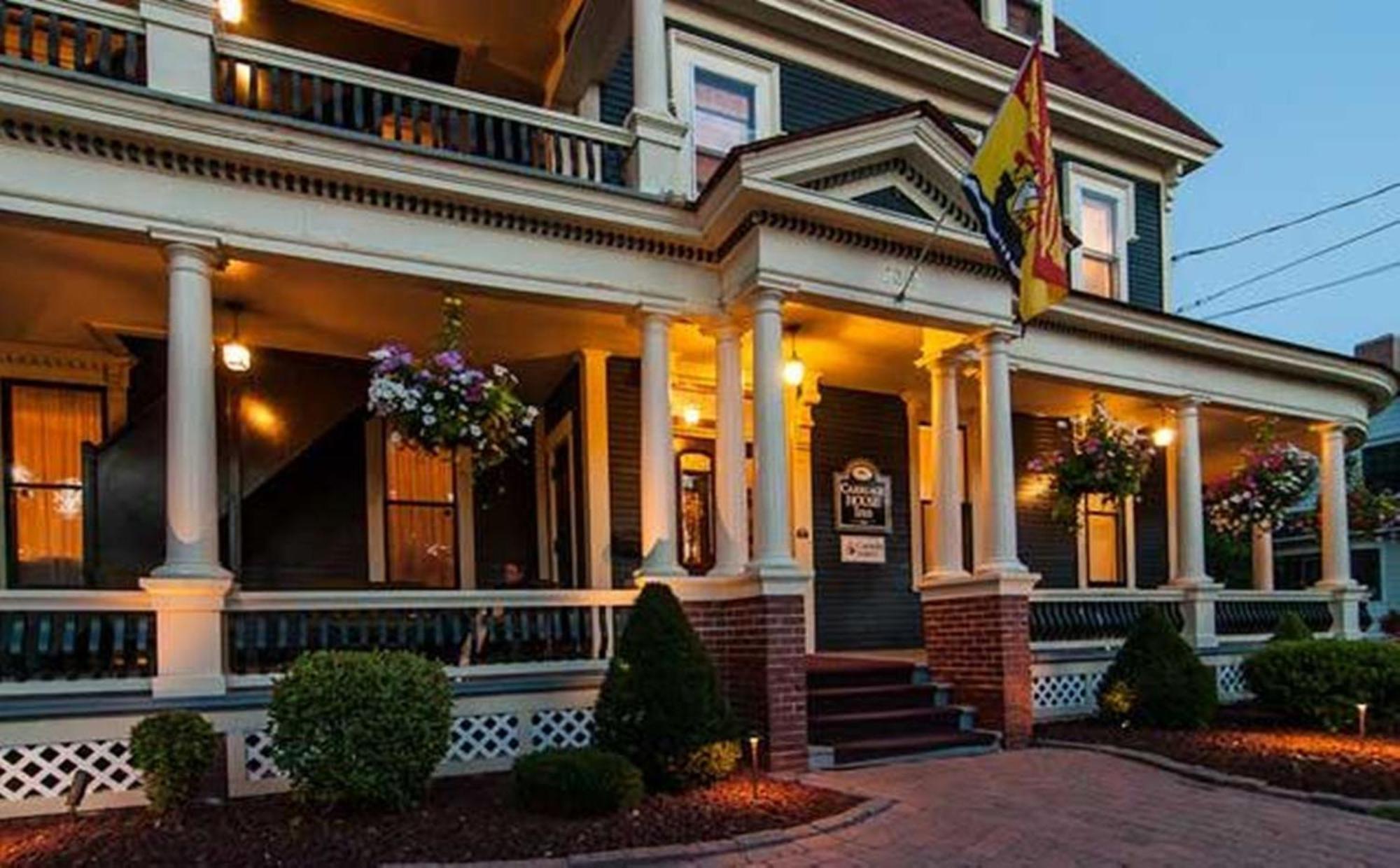 Carriage House Inn Fredericton Exterior photo