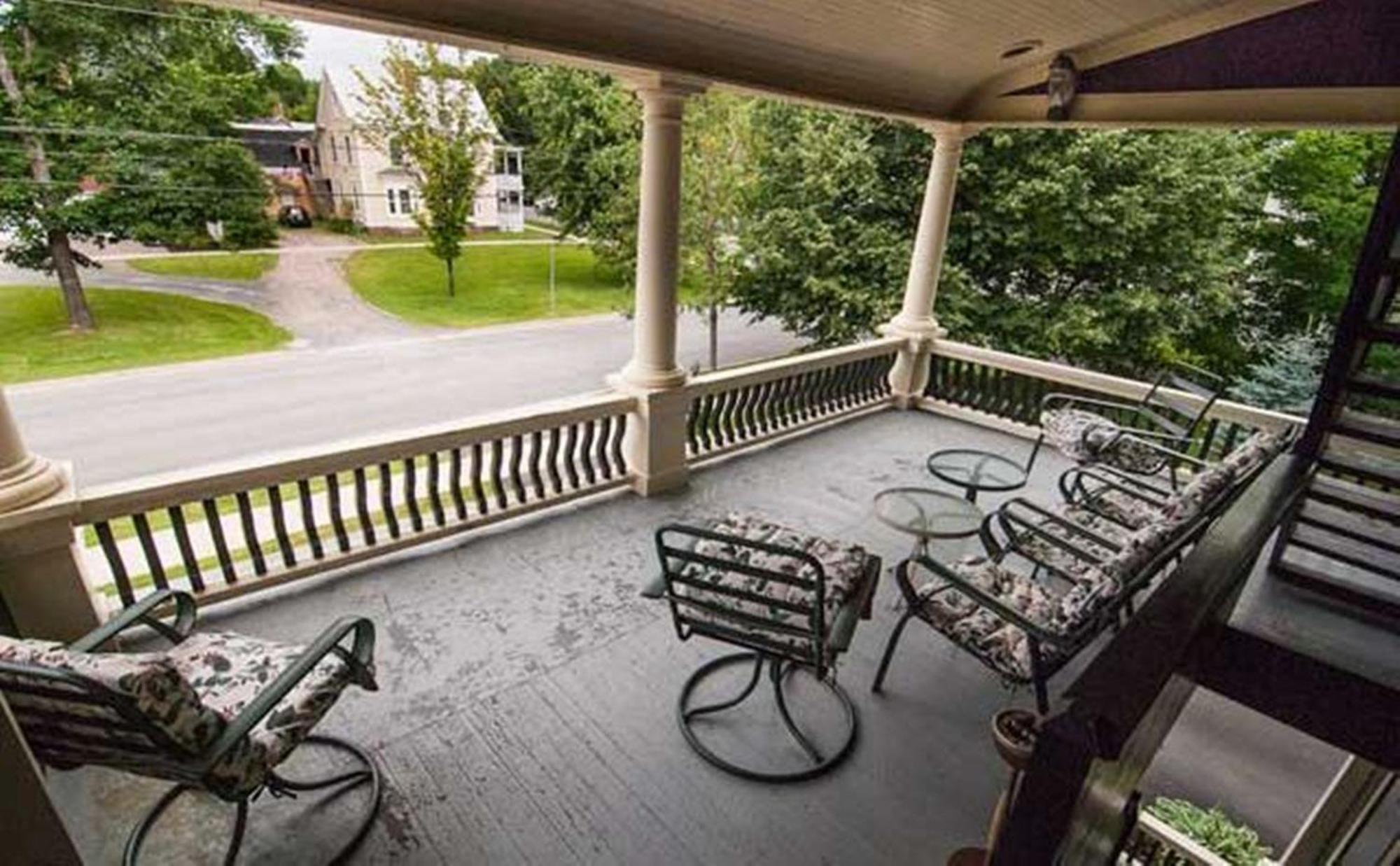 Carriage House Inn Fredericton Exterior photo