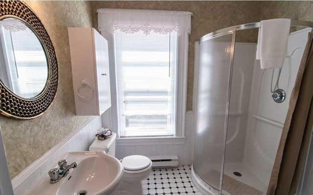 Carriage House Inn Fredericton Room photo